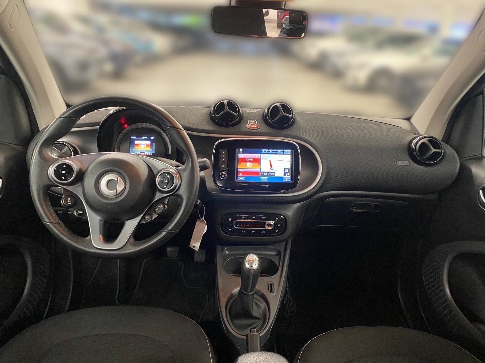 Fahrzeugabbildung Smart fortwo coupe passion*Cool&Media*PanoDach*SHZ*DAB