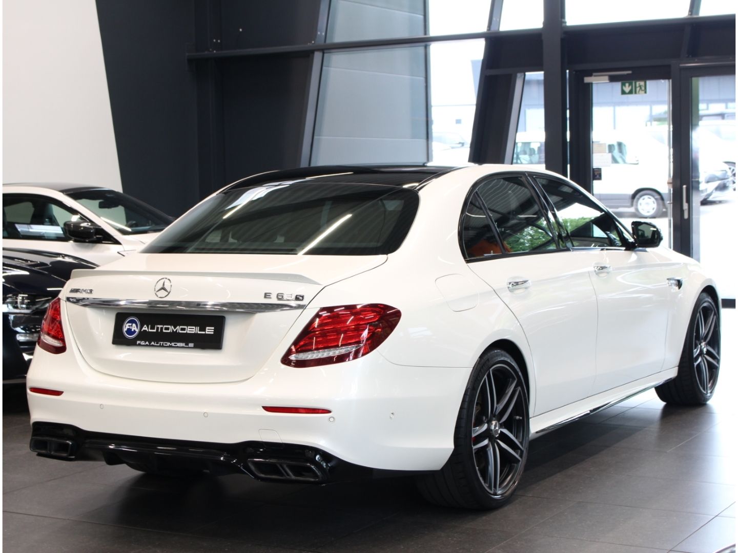 Fahrzeugabbildung Mercedes-Benz E 63 AMG S 4Matic+ Drivers*Pano*160k NP*VOLL