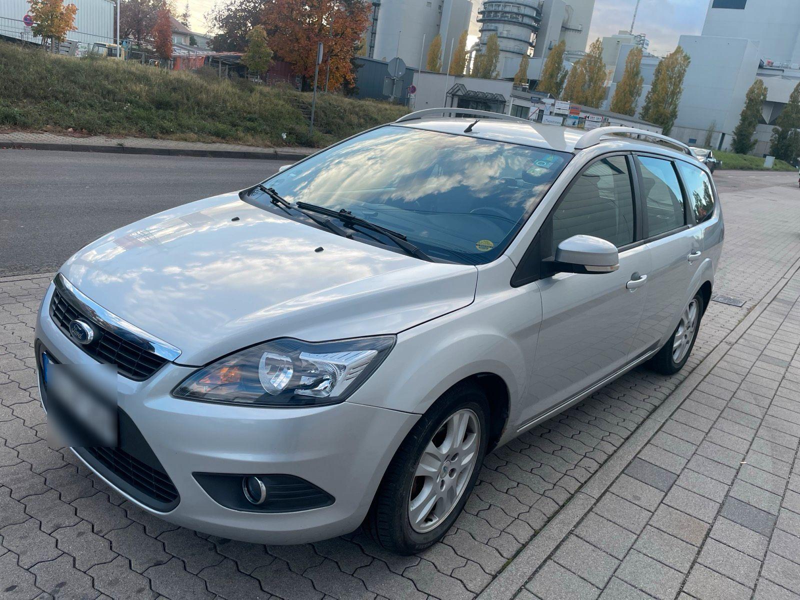 Ford Focus 2010 — rear view