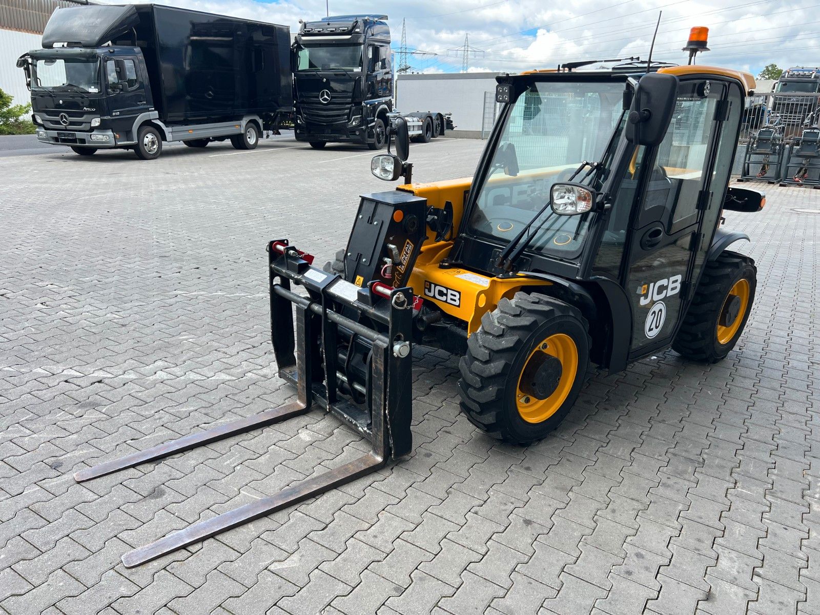 Fahrzeugabbildung JCB 514-40 / nur 270h / 2023 / Gabel & Schaufel