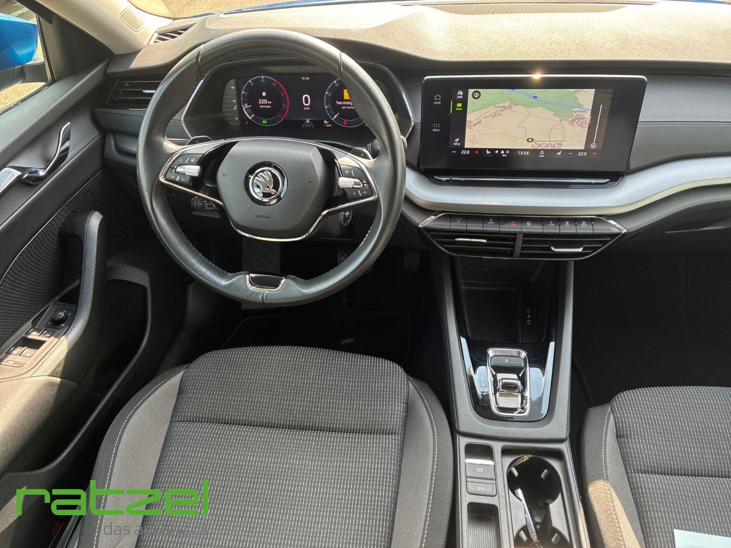 Fahrzeugabbildung SKODA Octavia Combi Ambition 2.0 TDI Navi AHK-klappbar