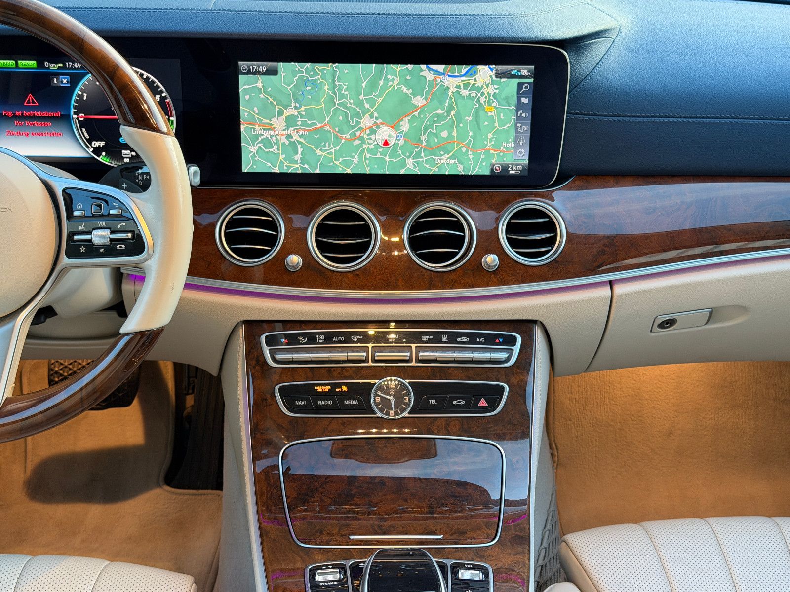 Fahrzeugabbildung Mercedes-Benz E 300 de/AMG/HEAD-UP/VIRTUAL/AMBIENTE/BURMESTER/