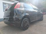 Fiat Grande Punto 1.4 8V Dynamic - Fiat Grande Punto mit Benzin-Antrieb: Limousine