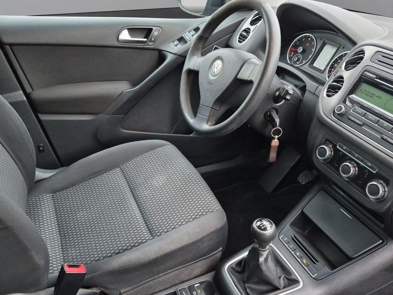 Volkswagen Tiguan 2010 — photo 12