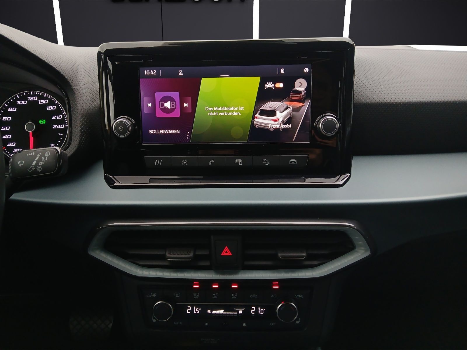 Fahrzeugabbildung SEAT Arona TSI Xperience DSG LED AHK GRA PDC SH LM