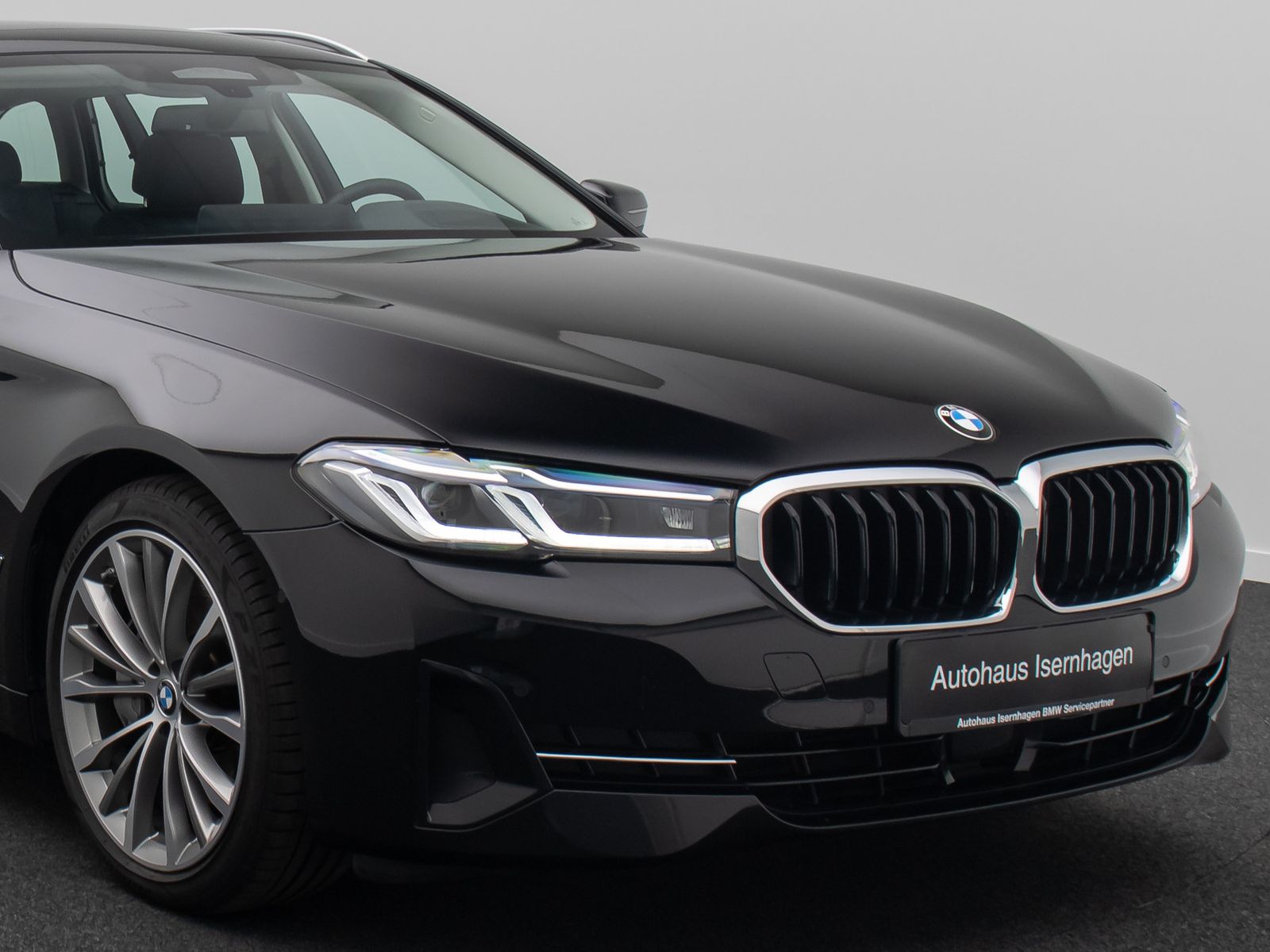Fahrzeugabbildung BMW 530d xD Kamera DAB Laser HUD Belüft Panorama 19"