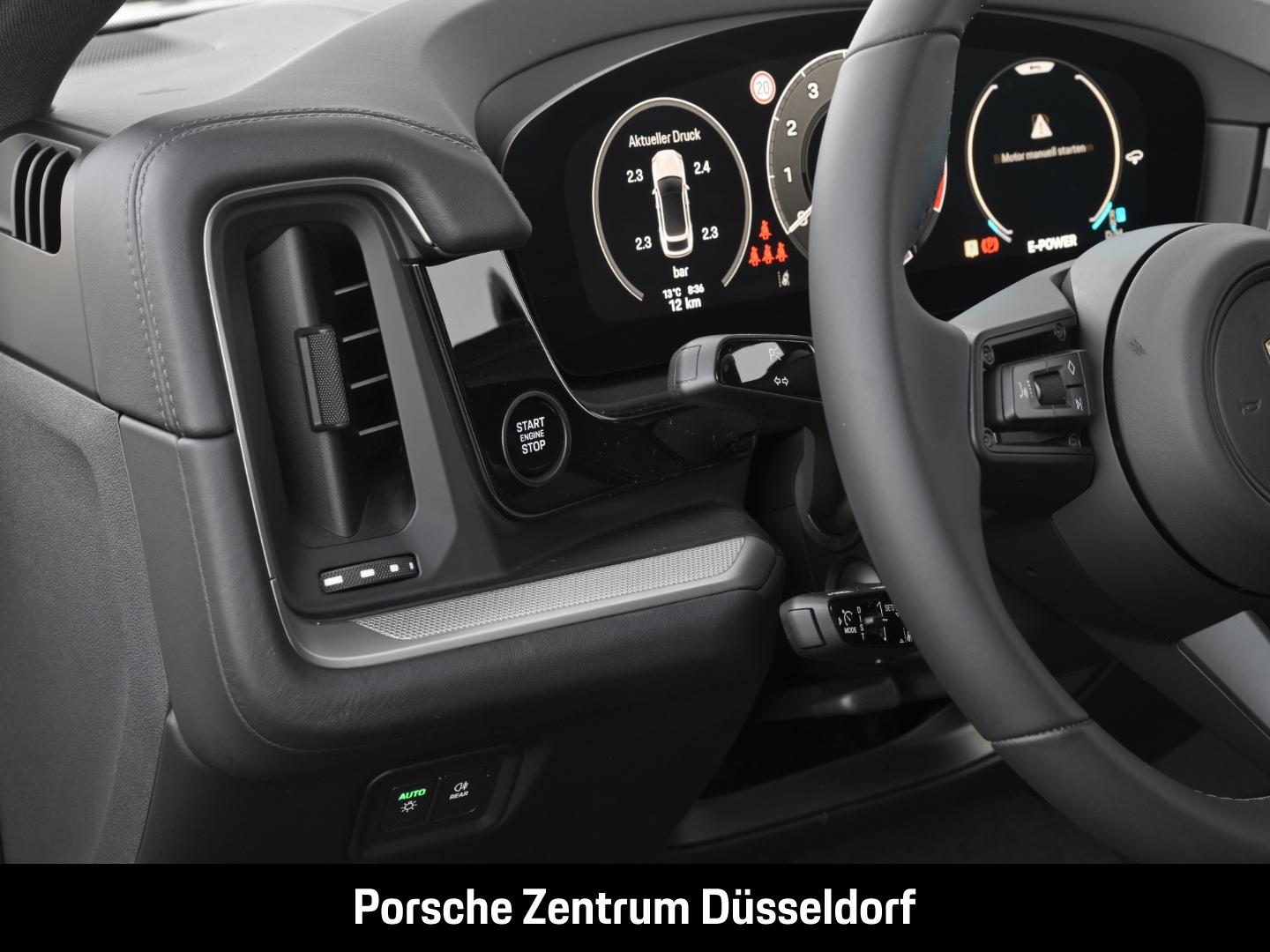Porsche Cayenne E-Hybrid Coupe Surround-View Head-Up