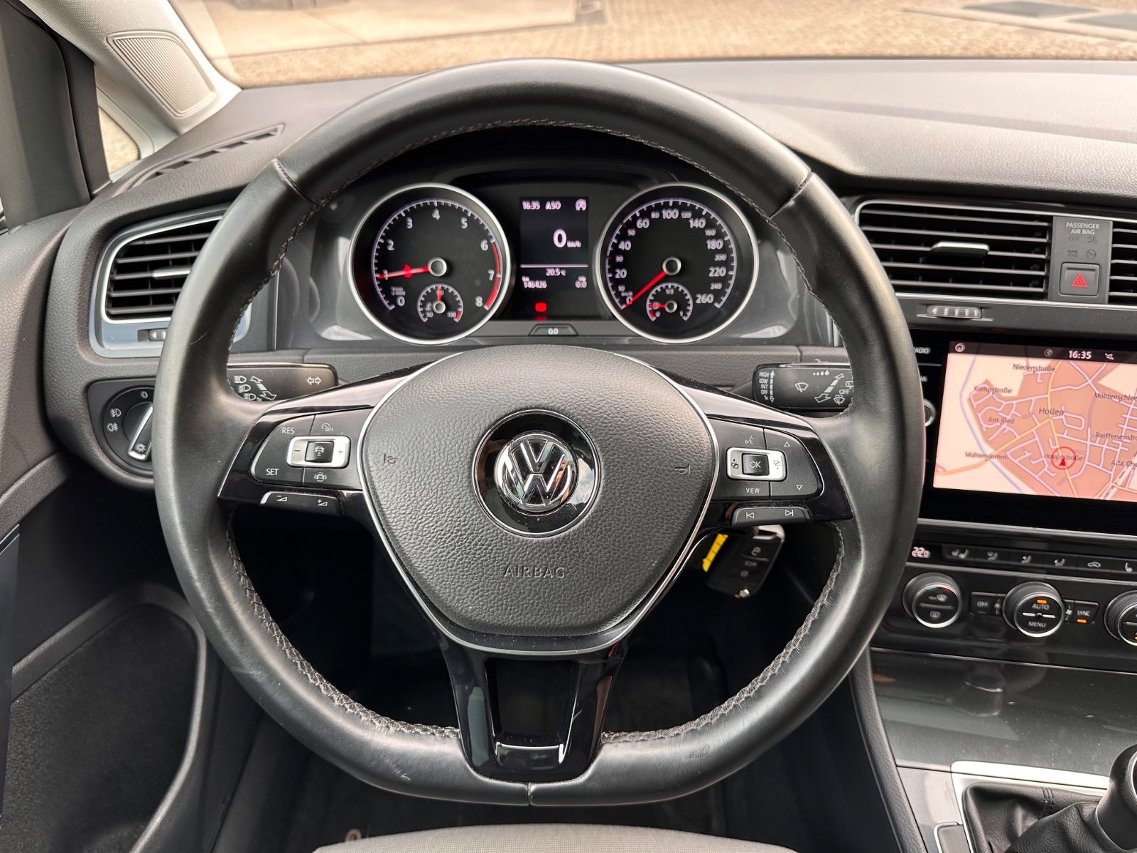 Fahrzeugabbildung Volkswagen Golf 1.5 Comfortline AHK/ACC/Pano/Navi/LED/Kamer