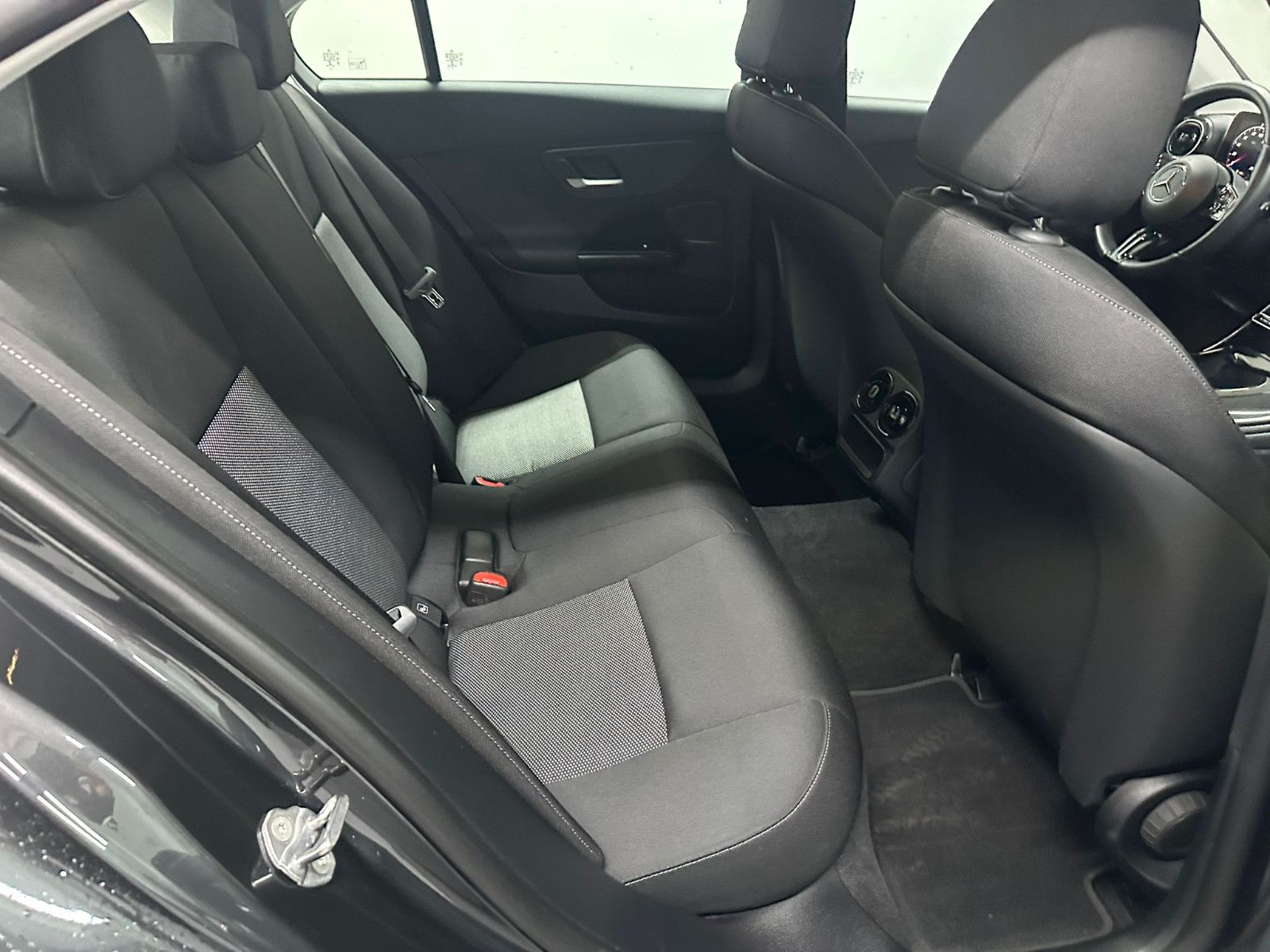 Fahrzeugabbildung Mercedes-Benz C 200 d Autom. AAVANTGARDE*AHK*KAMERA*