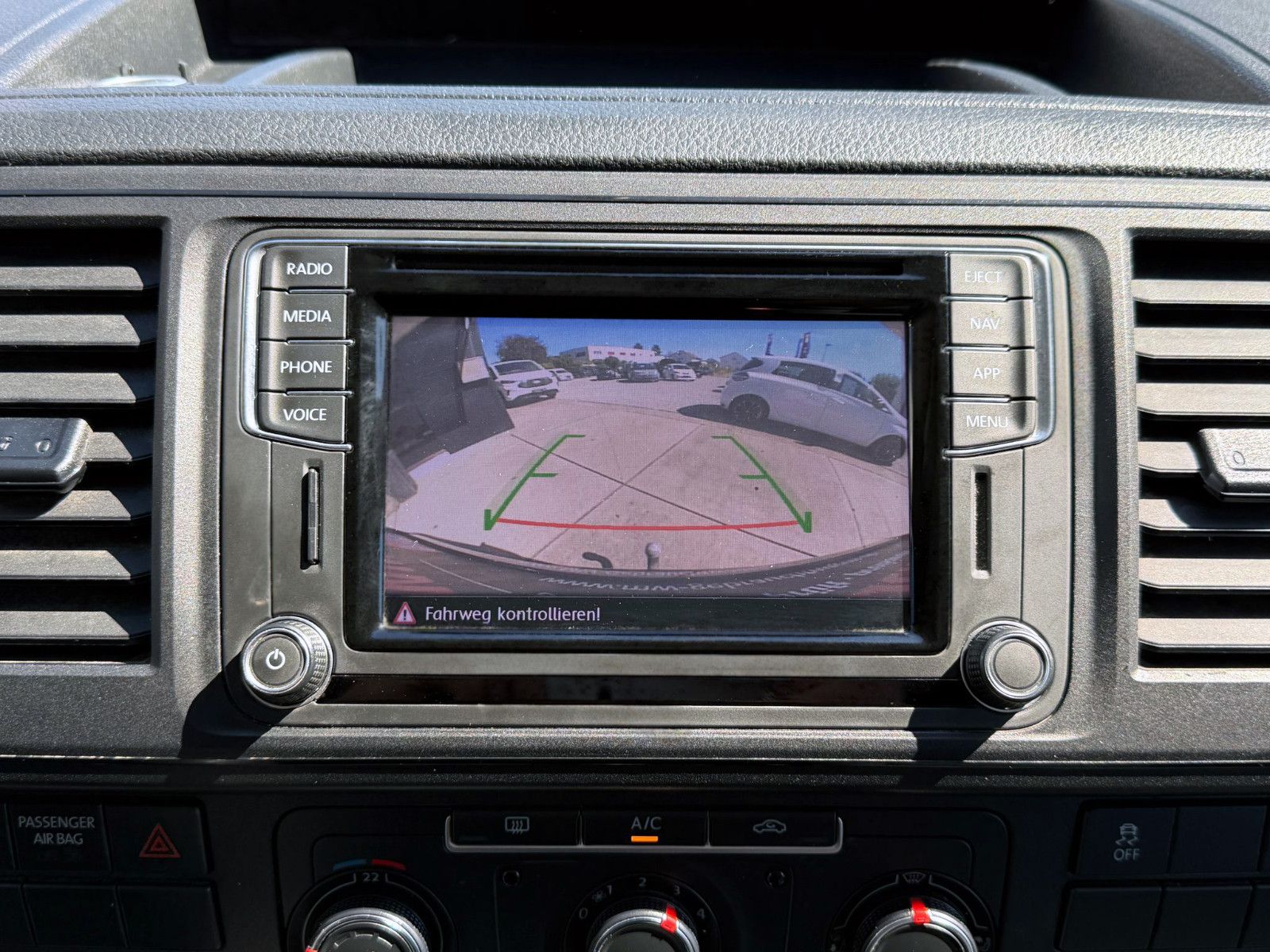 Fahrzeugabbildung Volkswagen T6 Transporter Kasten lang 4Motion KAM NAV SHZ