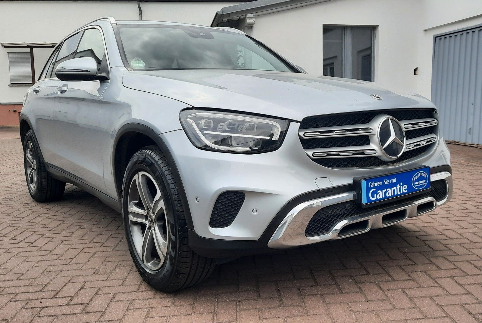 MERCEDES-BENZ GLC 220 d 4Matic/ Distronic/Spur/Offroad/1Hand
