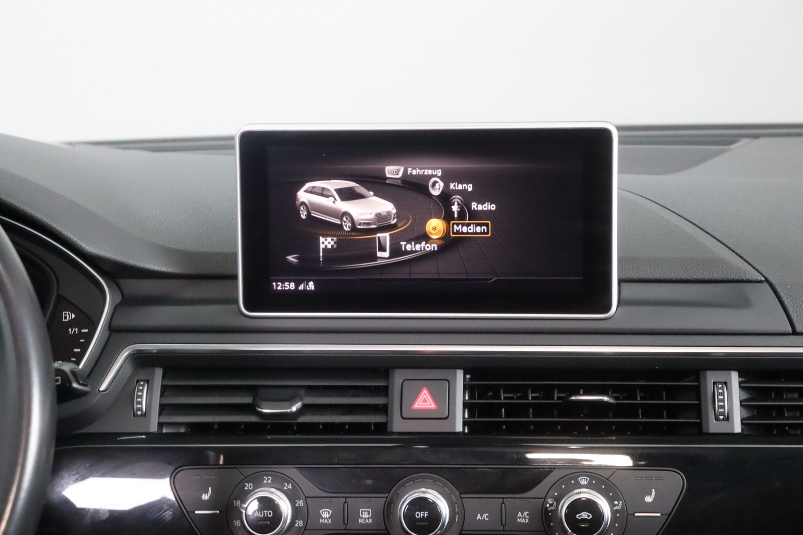 Fahrzeugabbildung Audi A4 Avant 3.0 TDI design * HUD * AHK