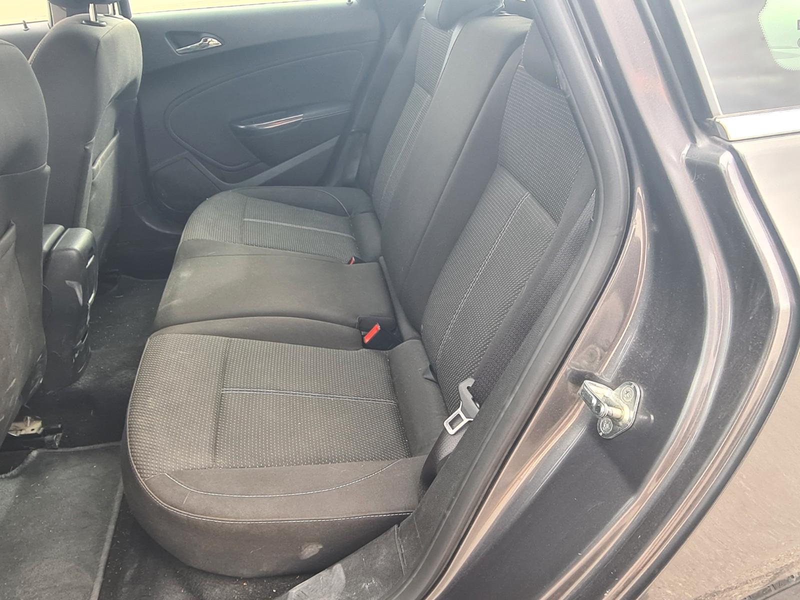 Opel Astra 2011 — photo 17