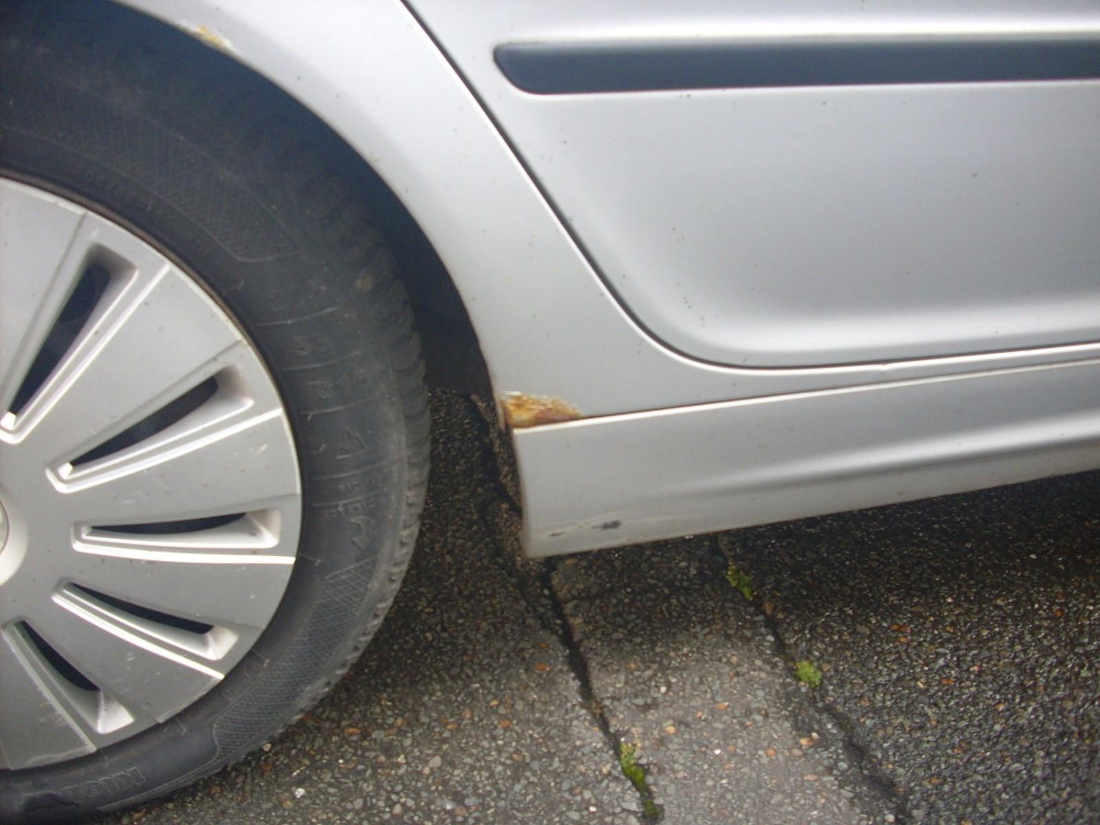 BMW 318 2004 — photo 20