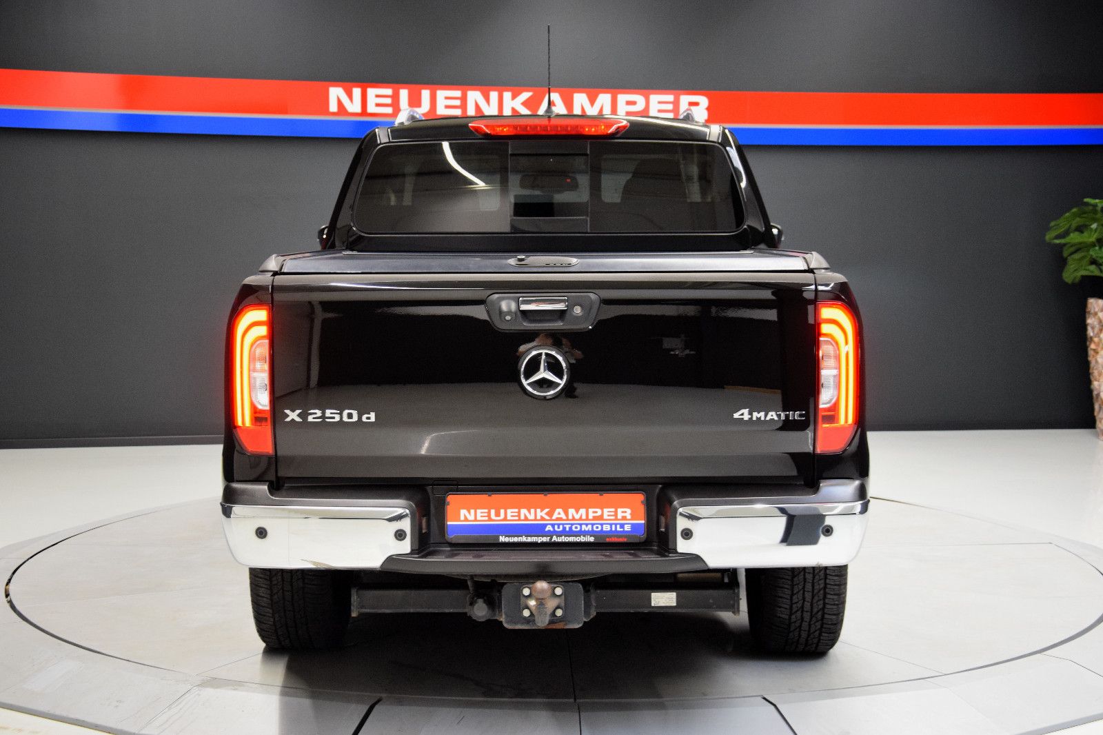 Fahrzeugabbildung Mercedes-Benz X 250 d 4Matic Doppelkabine Edition Power LED