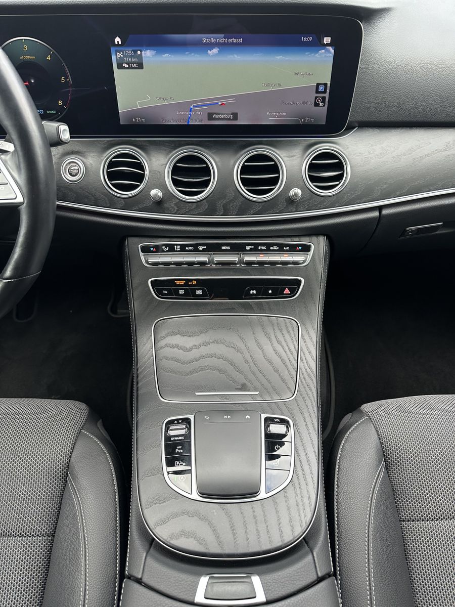 Fahrzeugabbildung Mercedes-Benz E 220d T Avantgarde NAV+LED+360°+WIDE+BURMEISTER