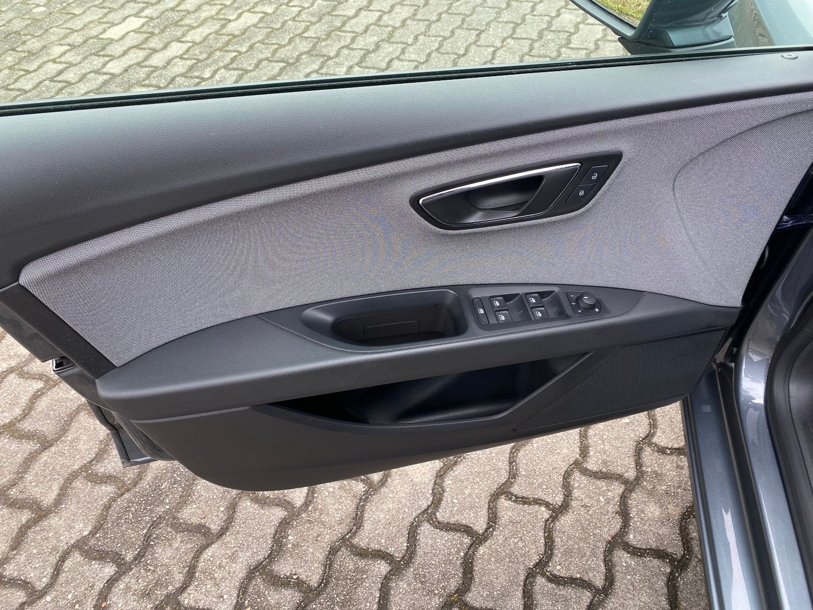 Fahrzeugabbildung SEAT Leon Style 1,0 TSI DSG *Winterpaket