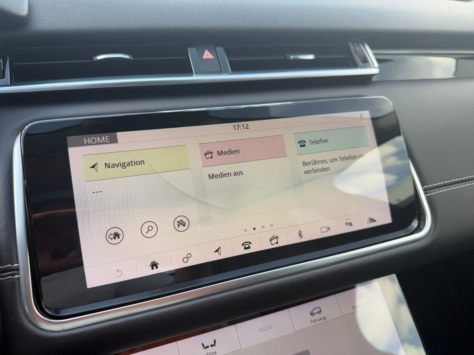 Fahrzeugabbildung Land Rover Range Rover Velar SE/PANO/KAMERA/MERIDIAN/MASSAG