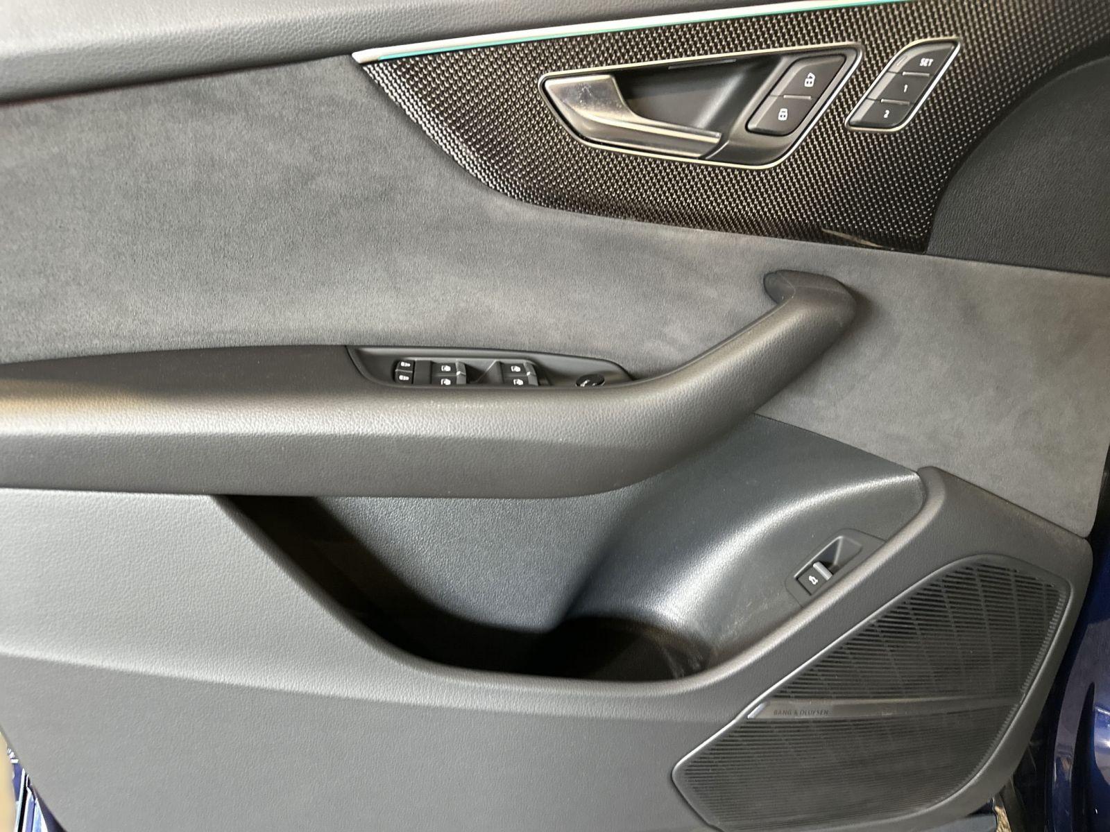 Audi Q8 50 TDI S LINE competition +CARBON+MATRIX+AHK+