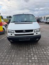 Volkswagen T4 Caravelle 2,5-l-Diesel TDI 75kW lang - Volkswagen aus 2003: Caravelle
