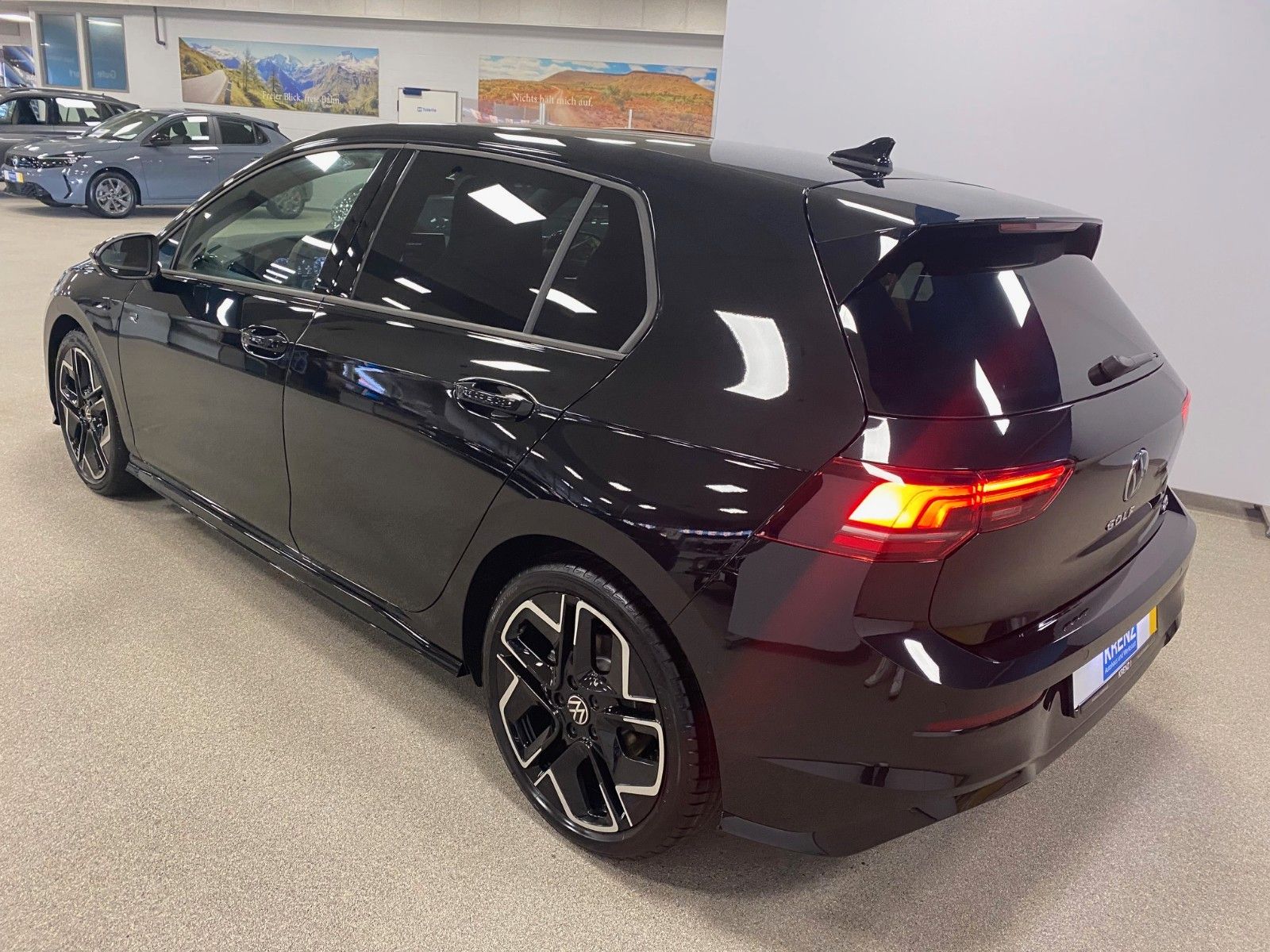 Fahrzeugabbildung Volkswagen Golf 1.5 eTSI DSG R-Line+GARANTIE 2029+ACC+KAMER