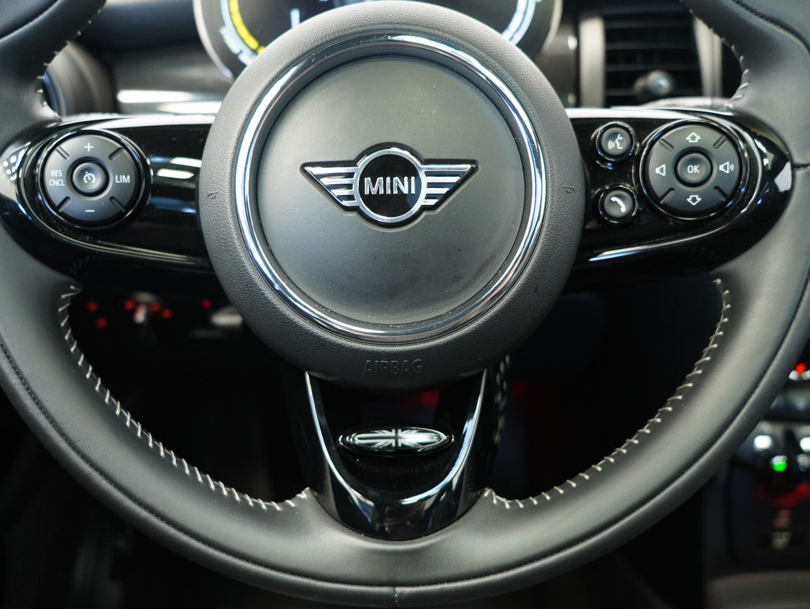 Fahrzeugabbildung MINI COOPER SE Trim XL YOURS/PANO/LEDER/HUD/SOH