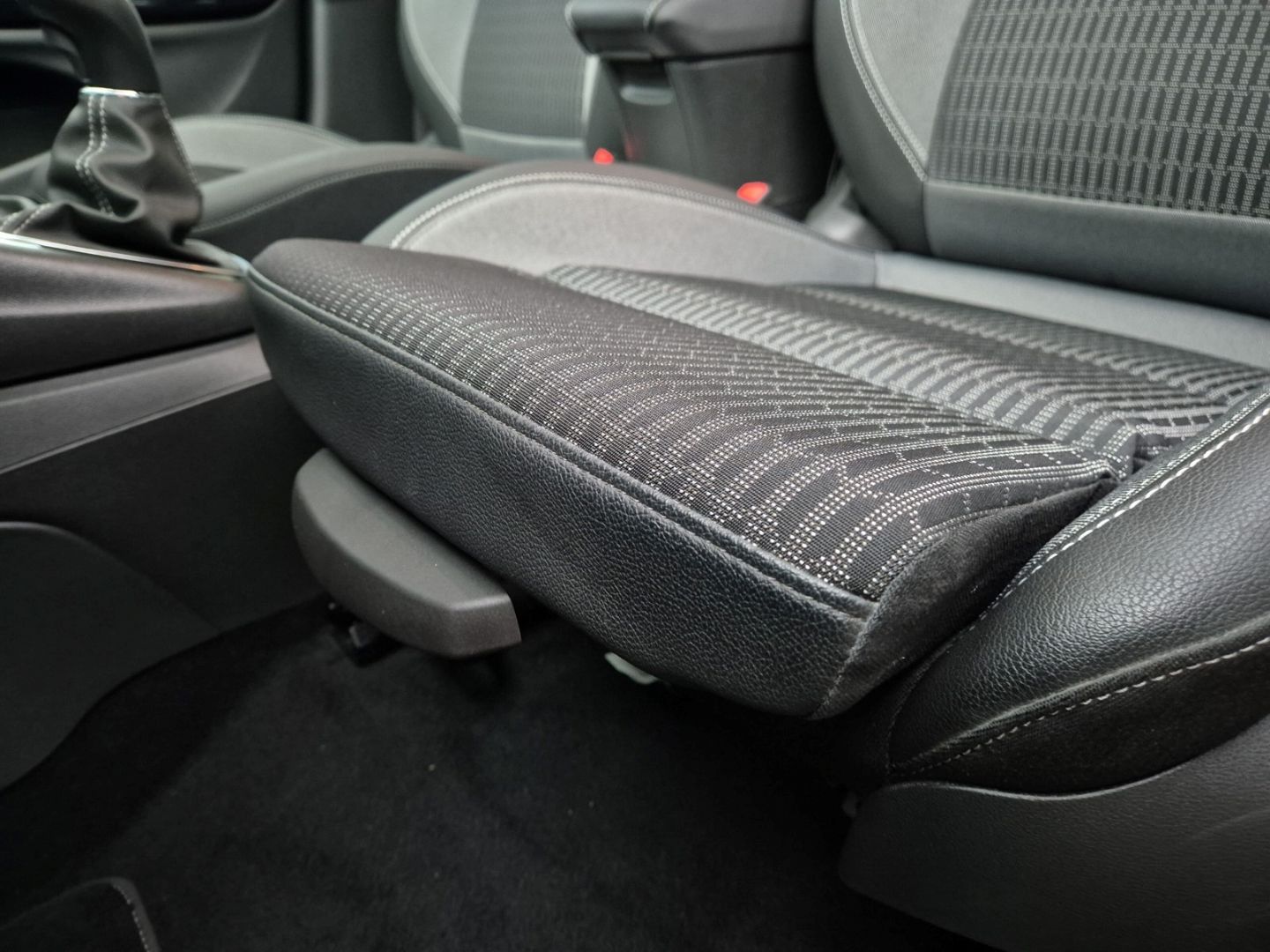 Fahrzeugabbildung Opel Astra K Elegance Start Stop EU6d ASTRA Turbo 1.2