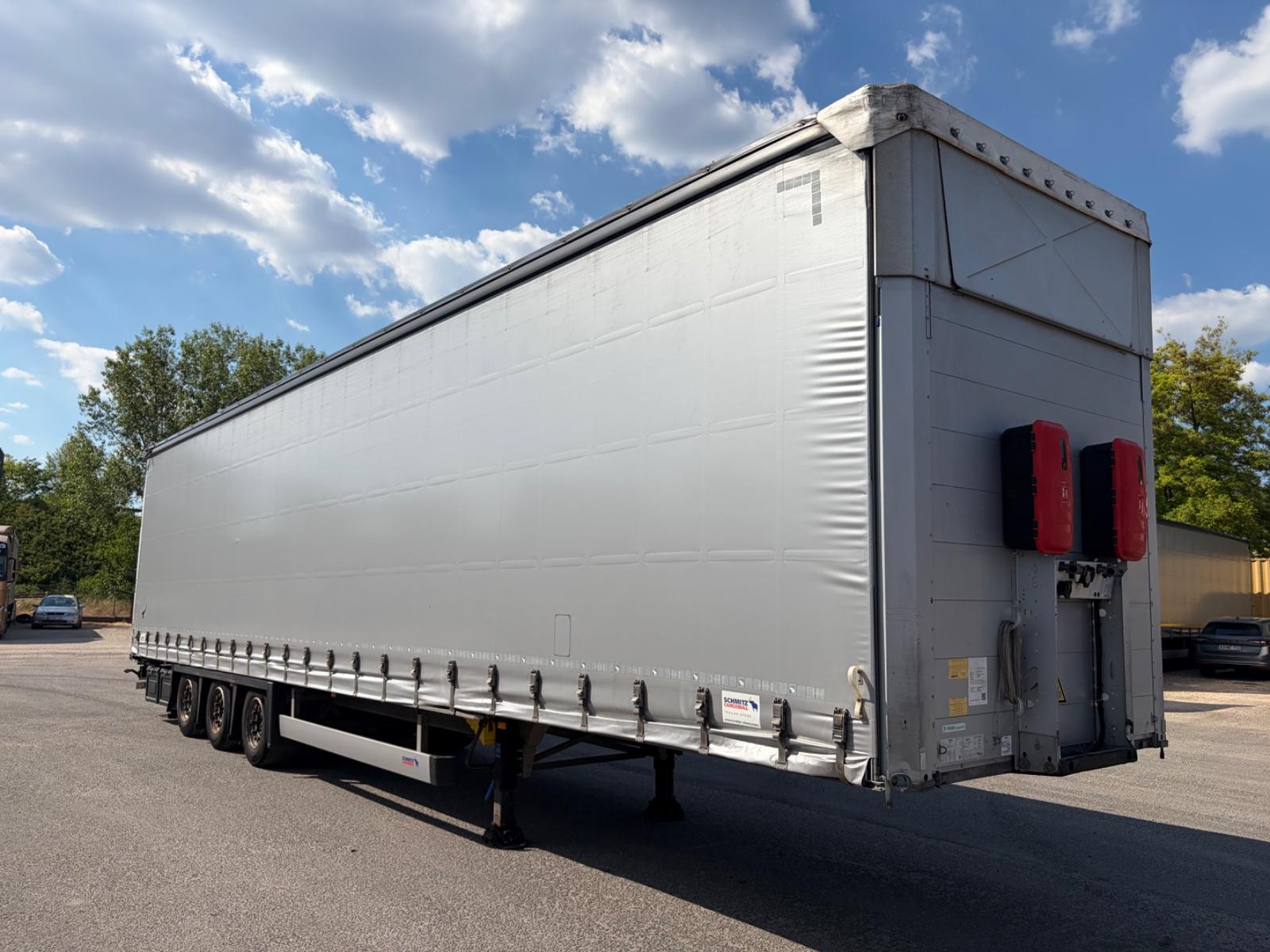 Schmitz Cargobull SCB S3T MEGA 19,5 Reifen Hubdach