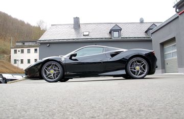 Ferrari F8 Spider*Lift,Racing-Seats,Carbon,JBL,Dt. Ausl.