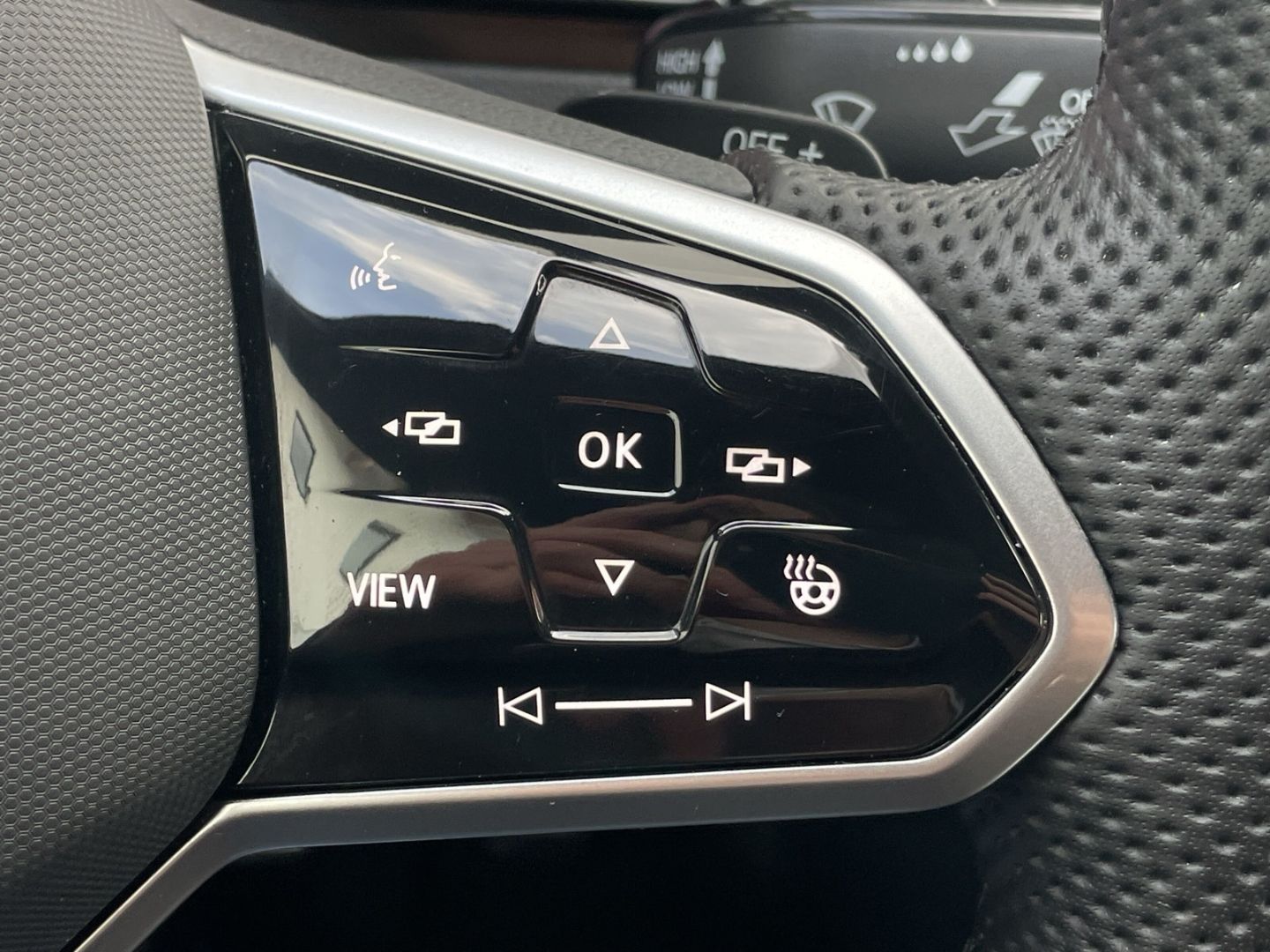 Arteon 2.0TSI DSG 4Motion R-Line Pano/AHK/Kamera