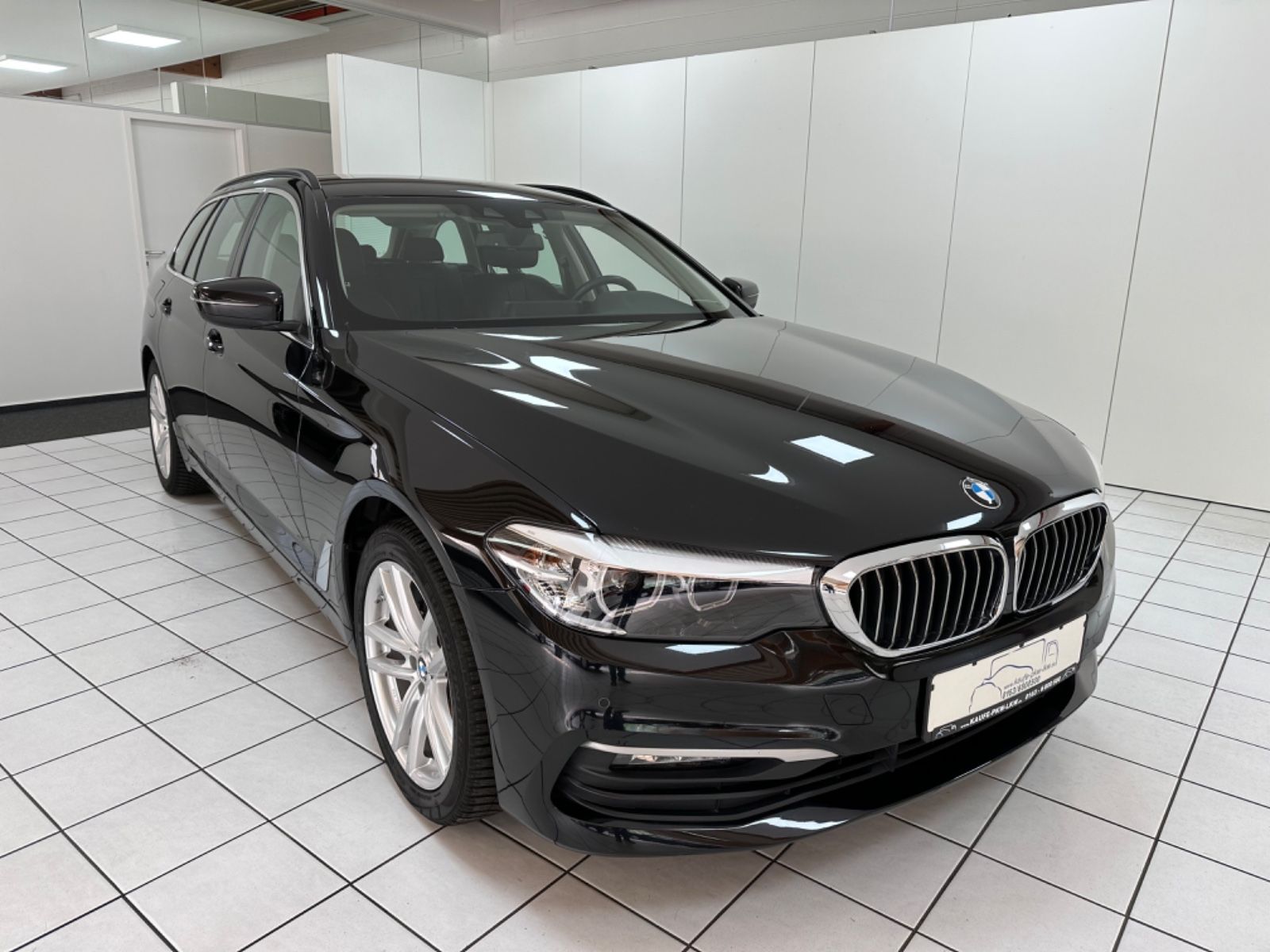 Fahrzeugabbildung BMW 520 d Touring *Leder, AHK*