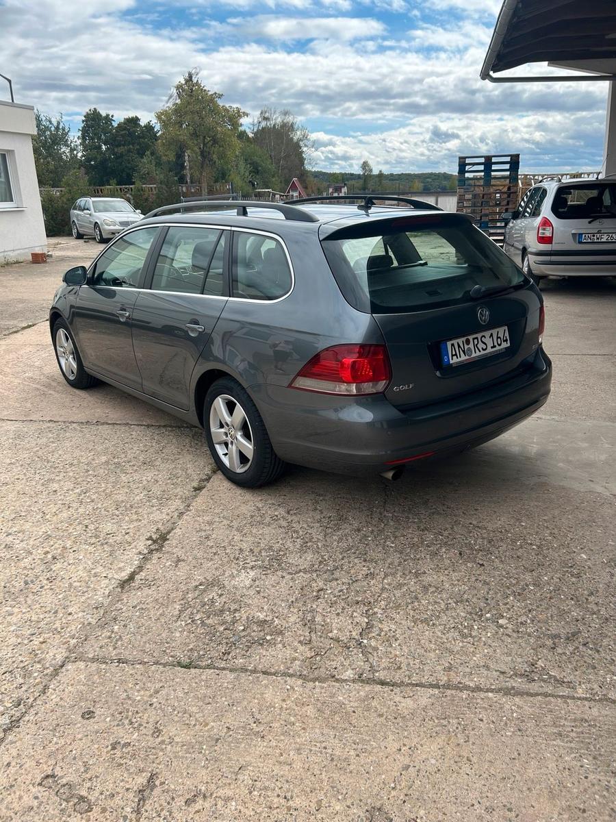 Volkswagen Golf 2012 — engine 105 HP (77kW)