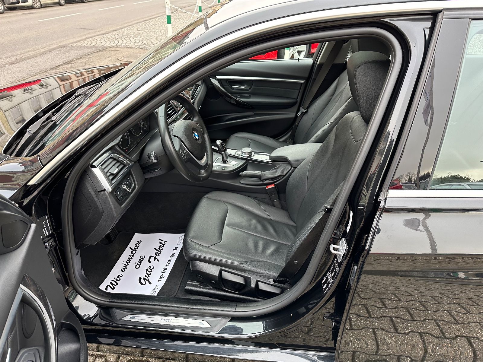 Fahrzeugabbildung BMW 330 Baureihe 3 Lim. 330i Luxury Line Purity LED