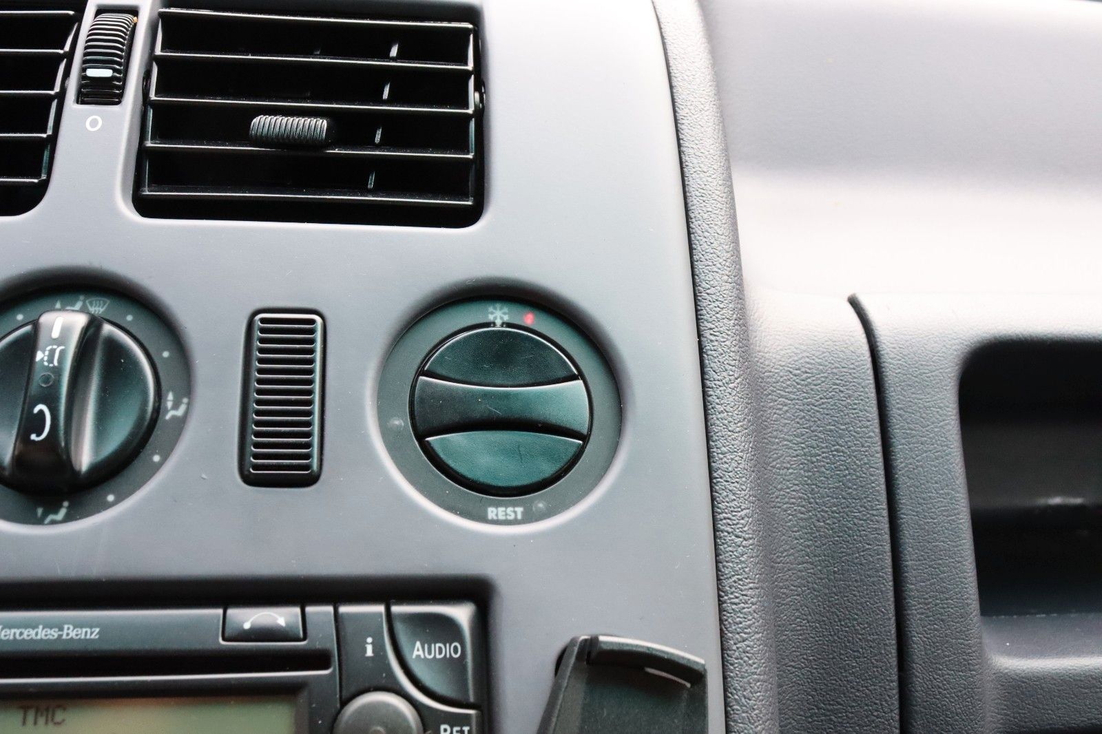 Fahrzeugabbildung Mercedes-Benz VITO 113 AUTOMATIK*KLIMA*BESTATTUNGSFAHRZEUG*TOP