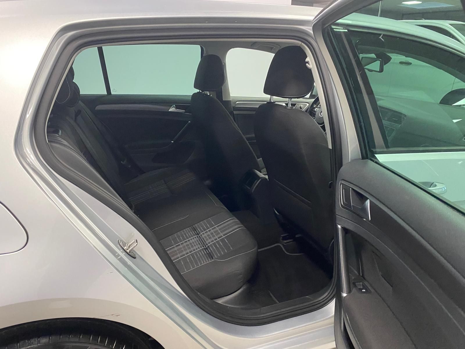 Fahrzeugabbildung Volkswagen Golf 1.2 TSI Lounge BMT+ PDC V&H+SITZHEIZ+KLIMA+