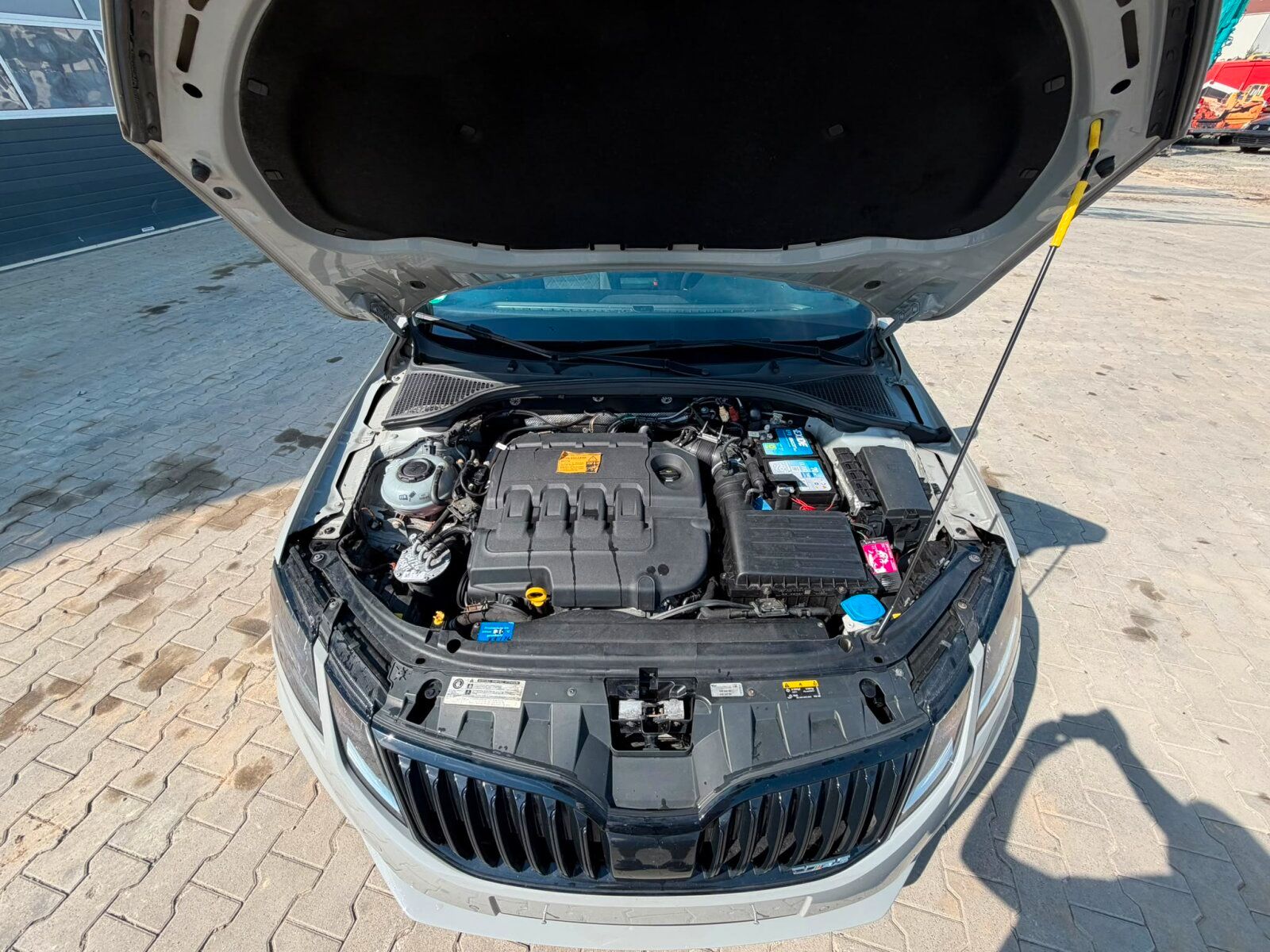 Fahrzeugabbildung SKODA OCTAVIA RS / 4x4 / NAVI