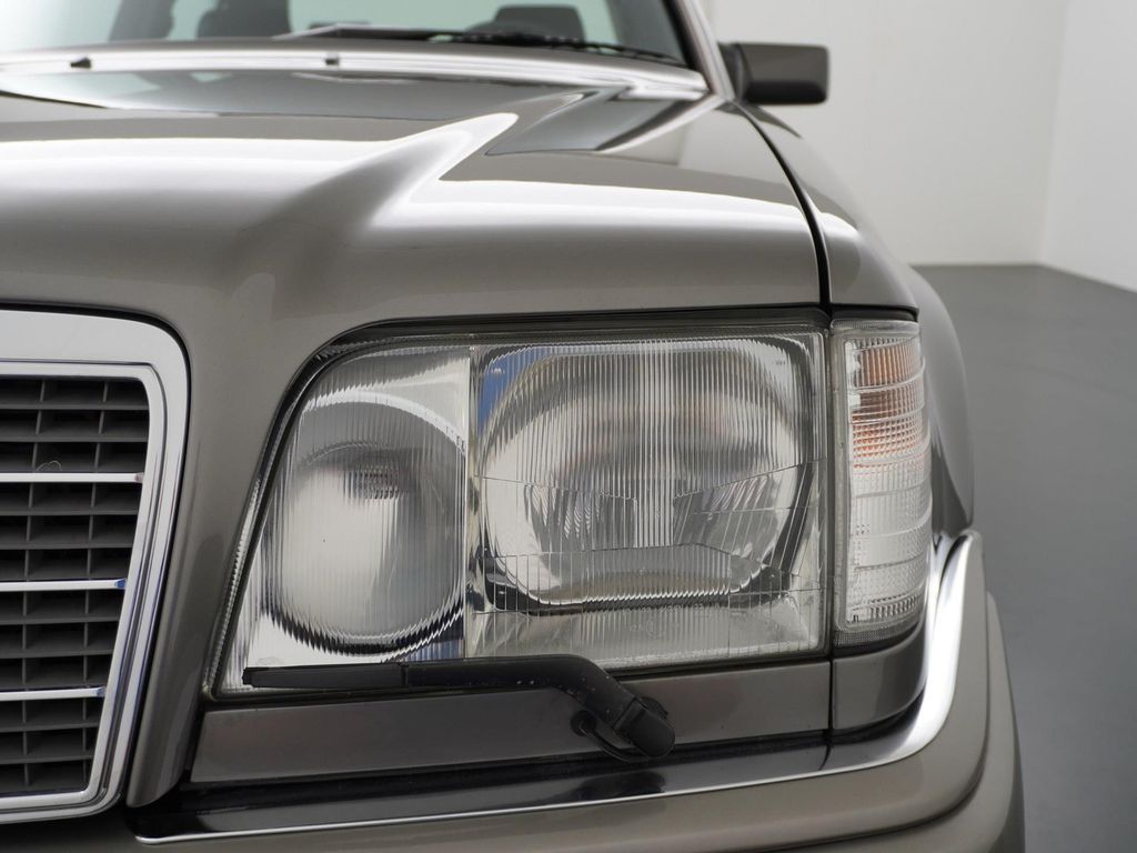 Mercedes-Benz E 500 E500 500E Schiebedach Becker navi Leder Cr