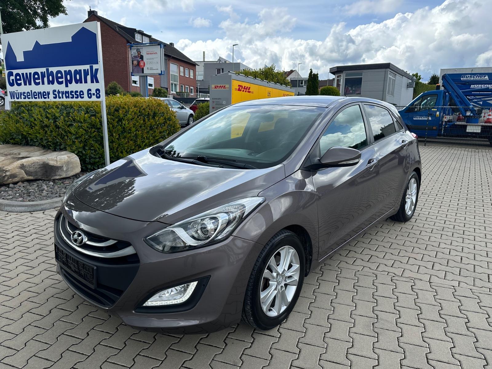 Hyundai i30 blue 1.6 CRDi 81kW Navi Kamera