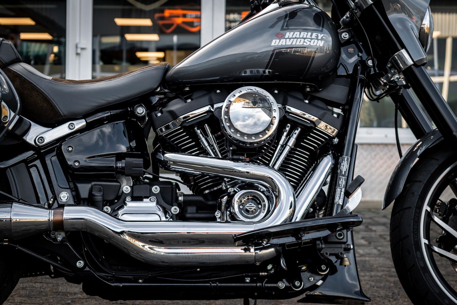 Fahrzeugabbildung Harley-Davidson FLSB SPORT GLIDE 107 - Dr. Jekill & Mr. Hyde -