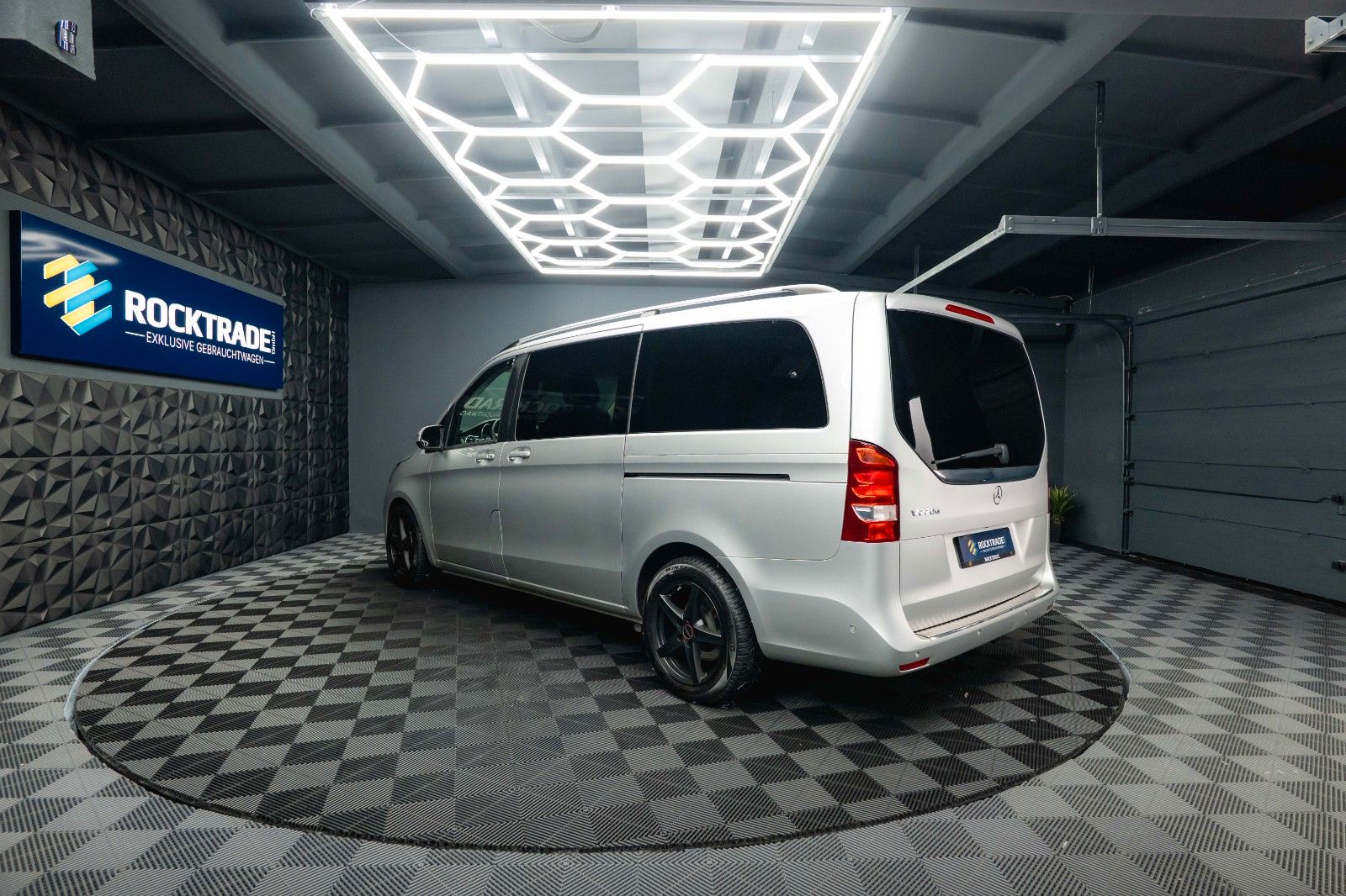 Fahrzeugabbildung Mercedes-Benz V 220 CDI EDITION Sport lang *ACC*DAB*6 Sitze*