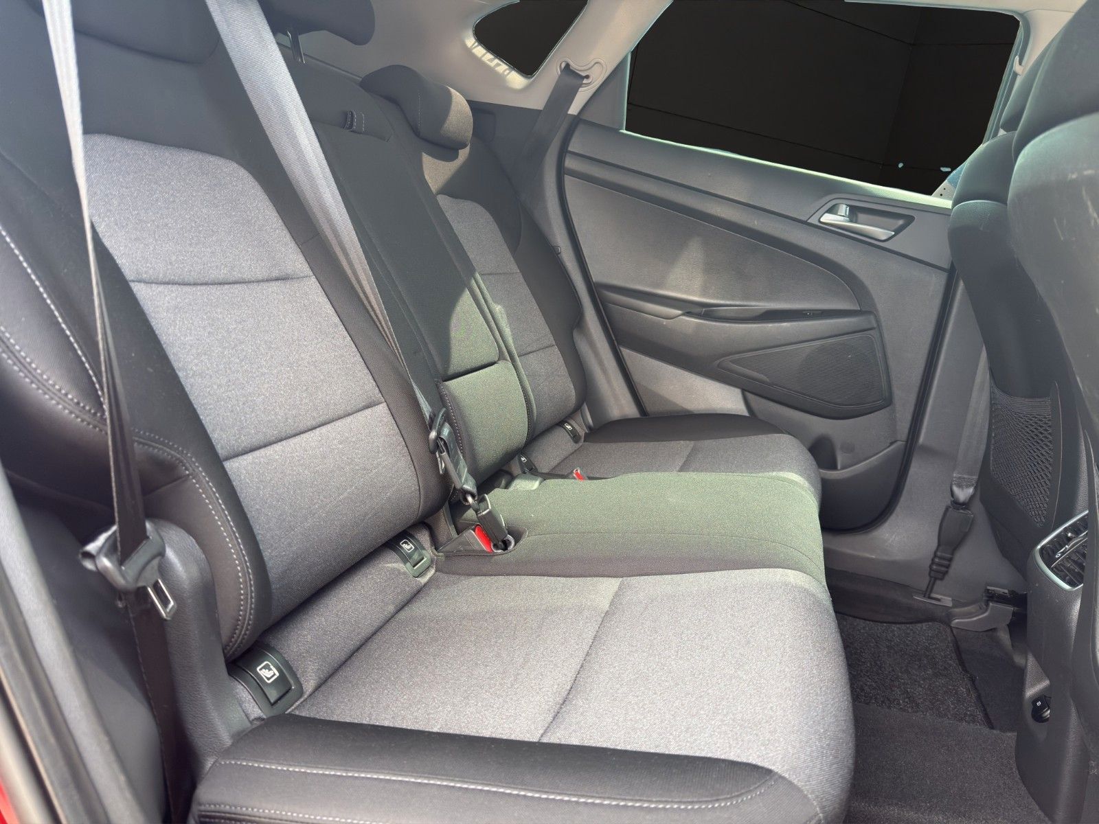 Fahrzeugabbildung Hyundai Tucson 4WD *Pano*Kamera*AHK*LED*Tempo*Carplay*