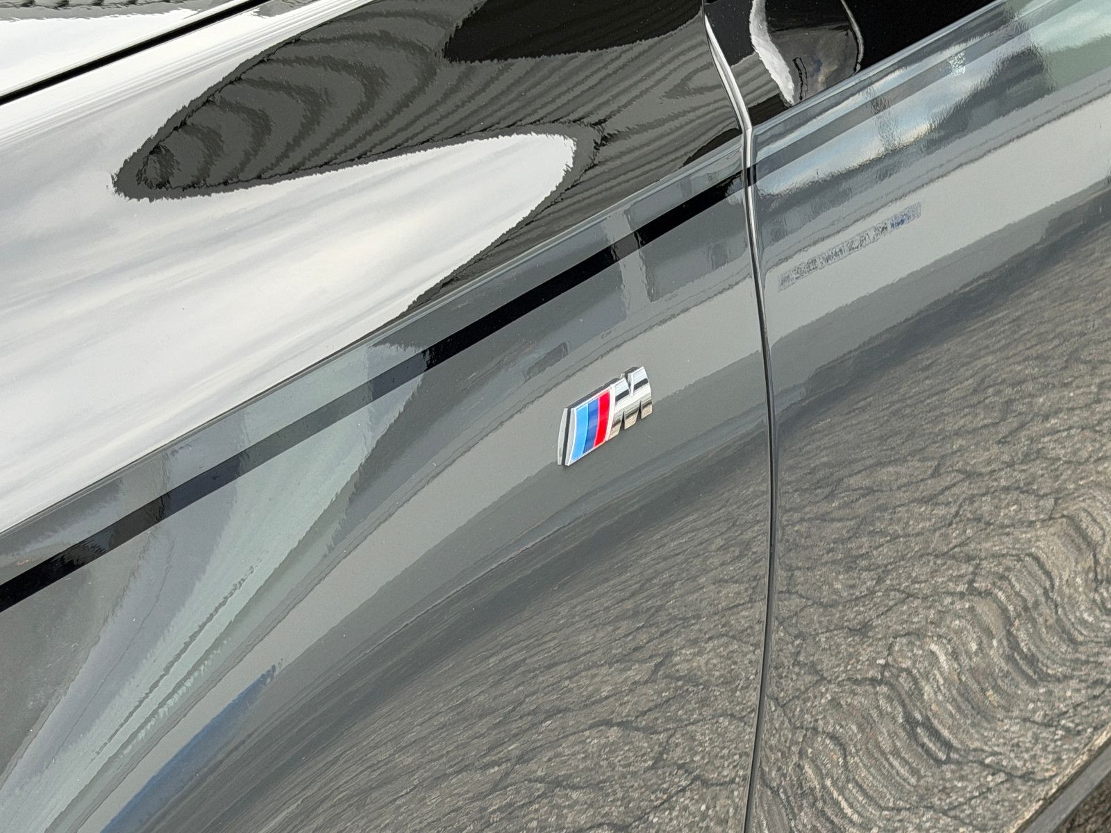 Fahrzeugabbildung BMW 740 d xDrive M Sport/CINEMA-TV/SKY LOUNGE/ICONIC