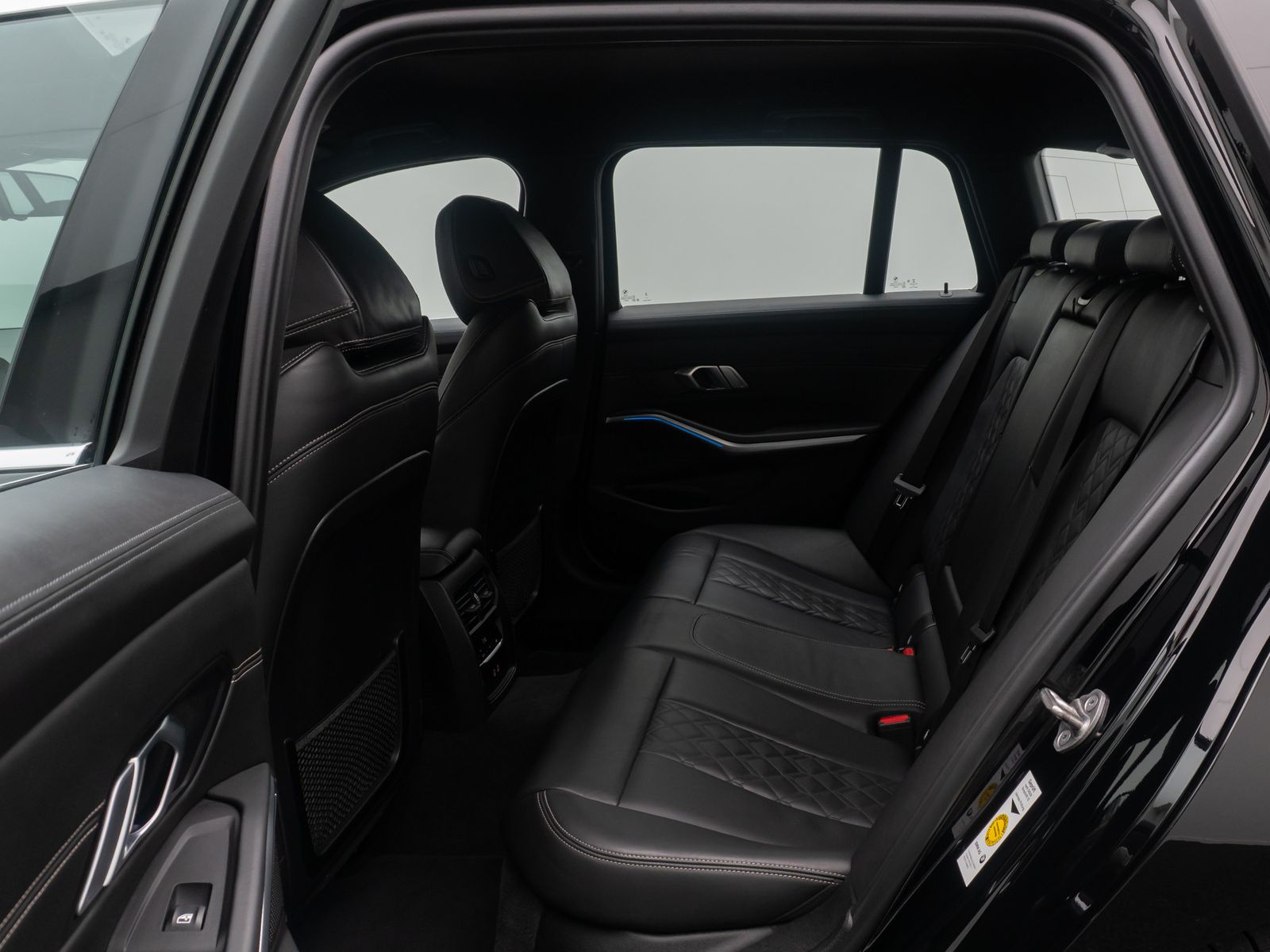 Fahrzeugabbildung BMW 330e Luxury Line Laser DAB 360°HUD Leder Komfort