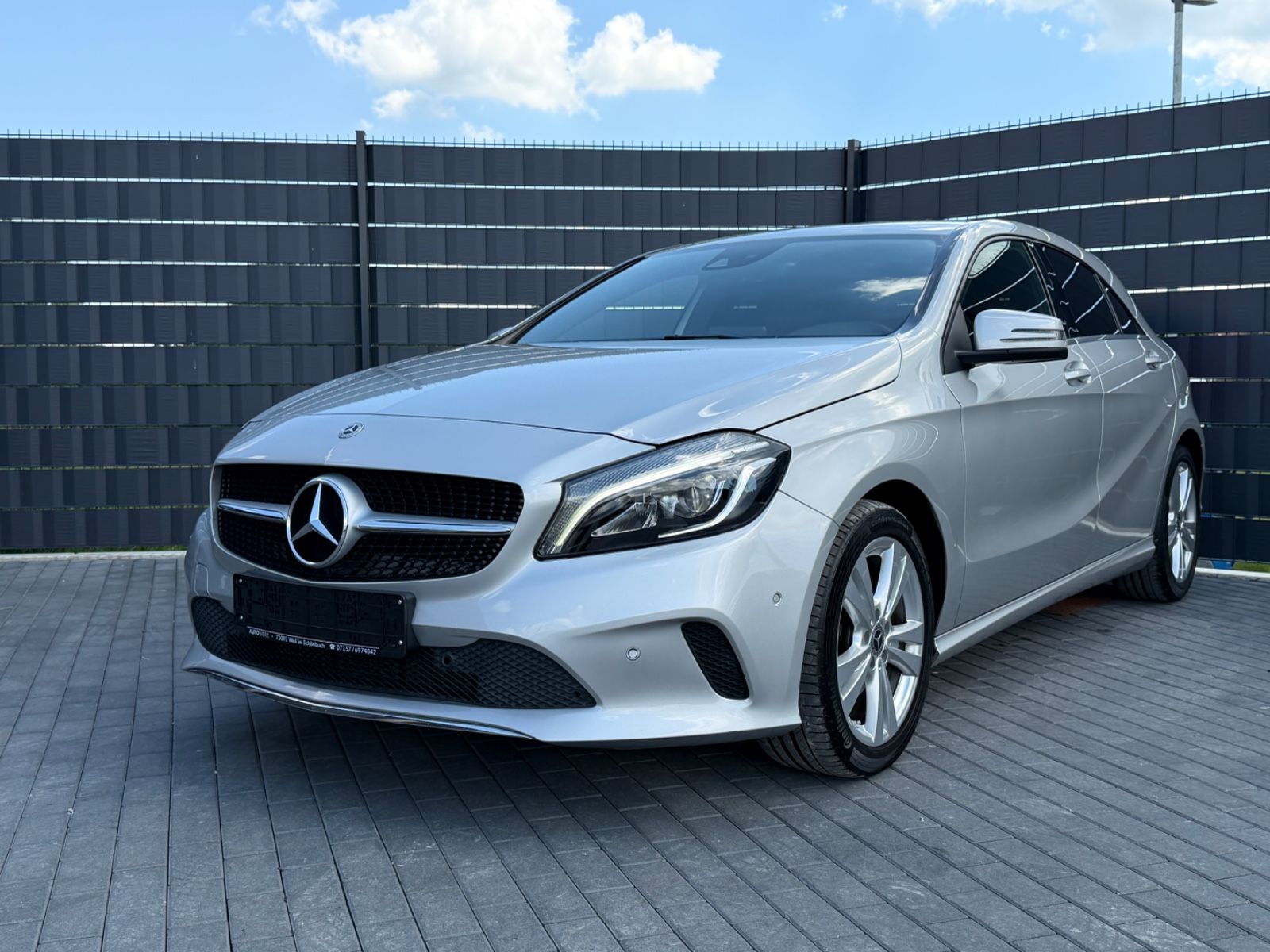 MERCEDES-BENZ A 200 Urban*AUTOMATIK*COMAND*CAM*SHZ*TEMP*H&amp;K