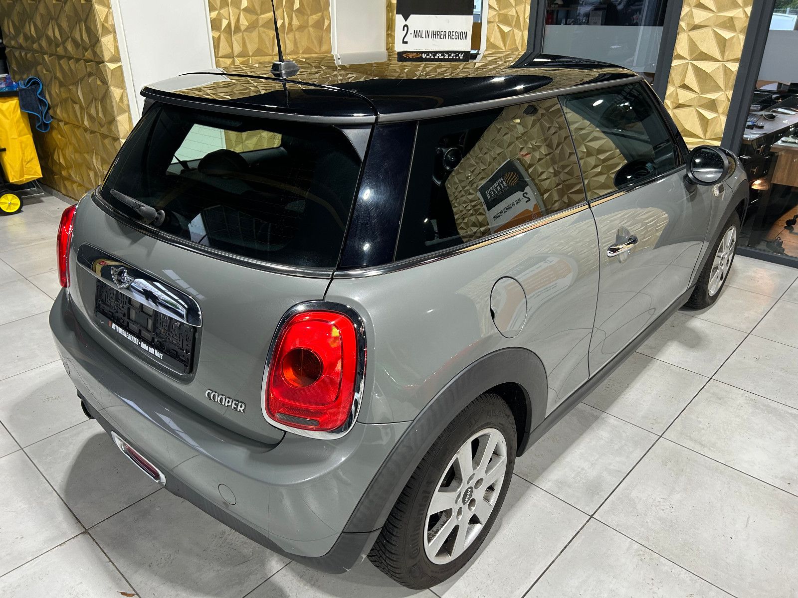 Fahrzeugabbildung MINI COOPER Mini 3-trg. /SHZ/KLIMA/BLUETOOTH/1.HAND