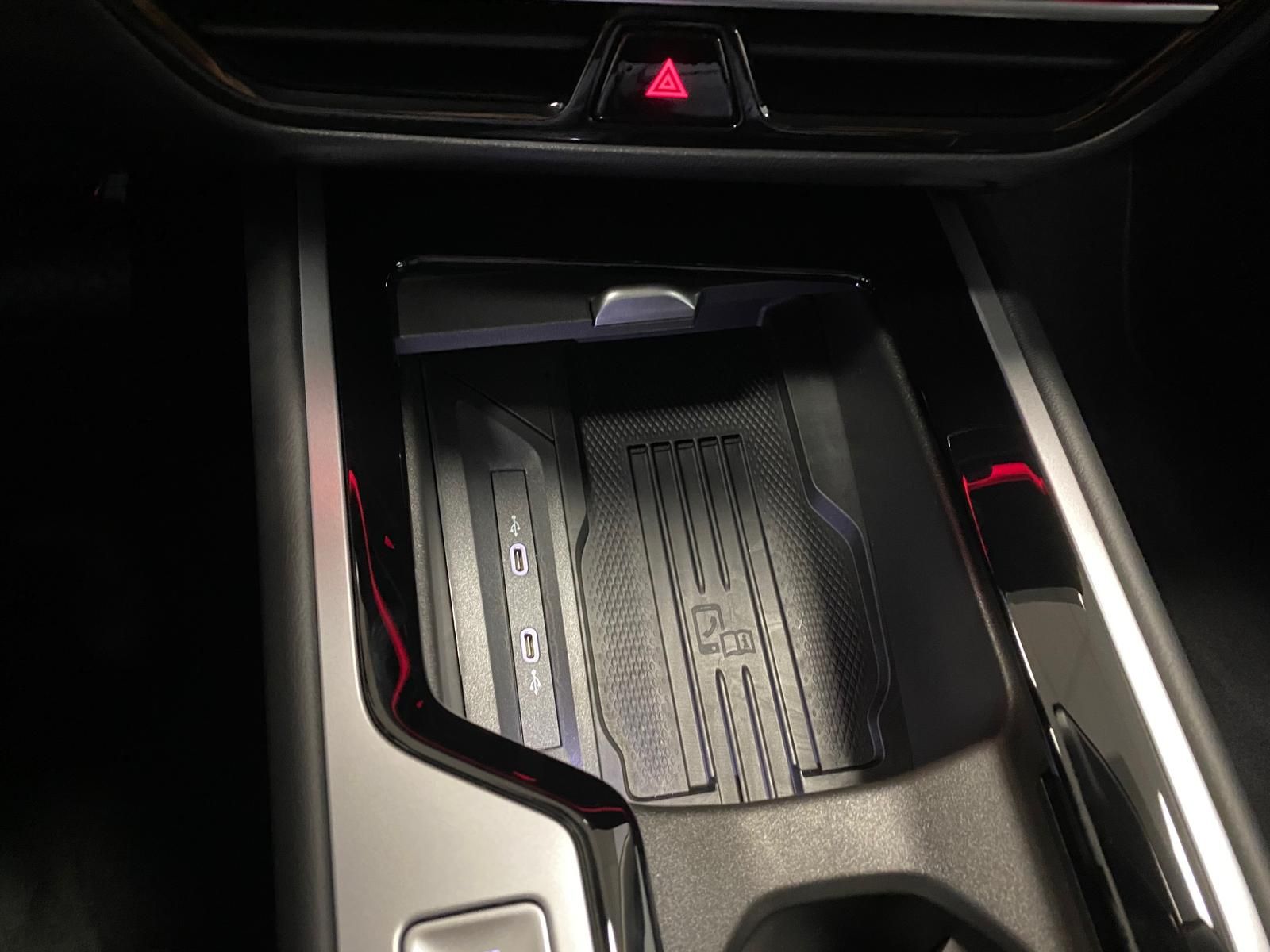 Fahrzeugabbildung Volkswagen Passat Variant 1.5 eTSI Elegance AHK+MATRIX+ACC+
