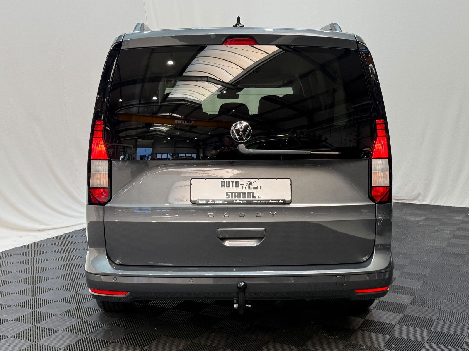 Fahrzeugabbildung Volkswagen Caddy Maxi - DSG - 7 Sitzer - AHK - Kamera