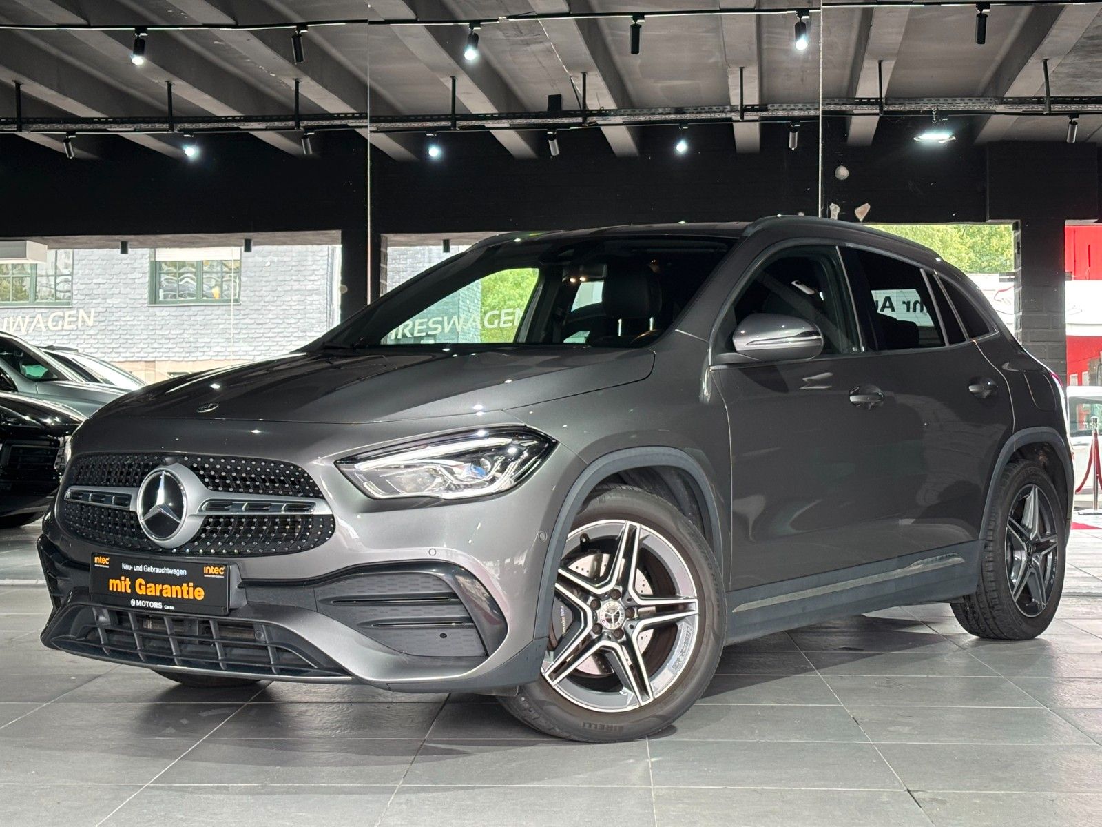 Fahrzeugabbildung Mercedes-Benz GLA 220d //AMG LINE//CARBON/KAMERA/MBUX/AHK/SHZ