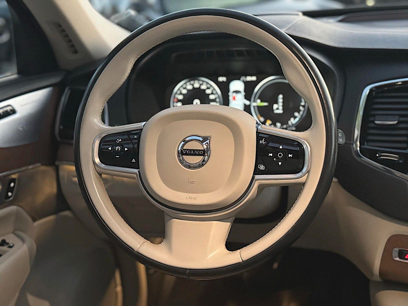 Fahrzeugabbildung Volvo XC90 Inscription T8 Plug-In Hybrid AWD *Pano*LED