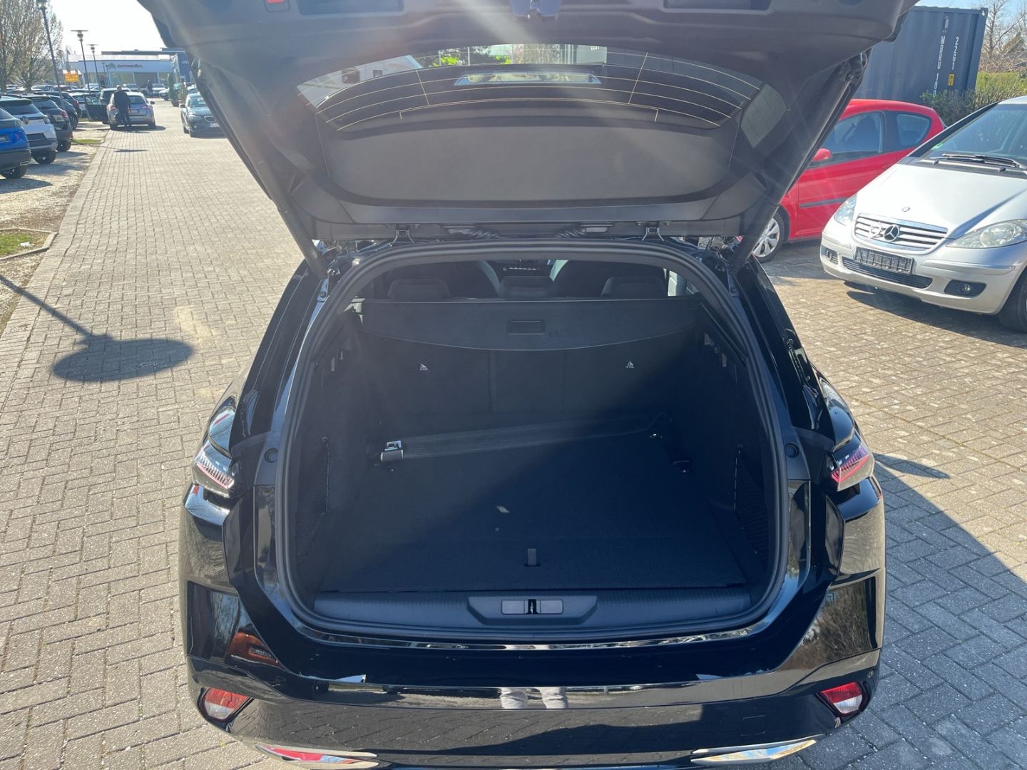 Fahrzeugabbildung Peugeot 308 1.5 SW GT BlueHDi 130 EAT8 ACC Panodach Navi
